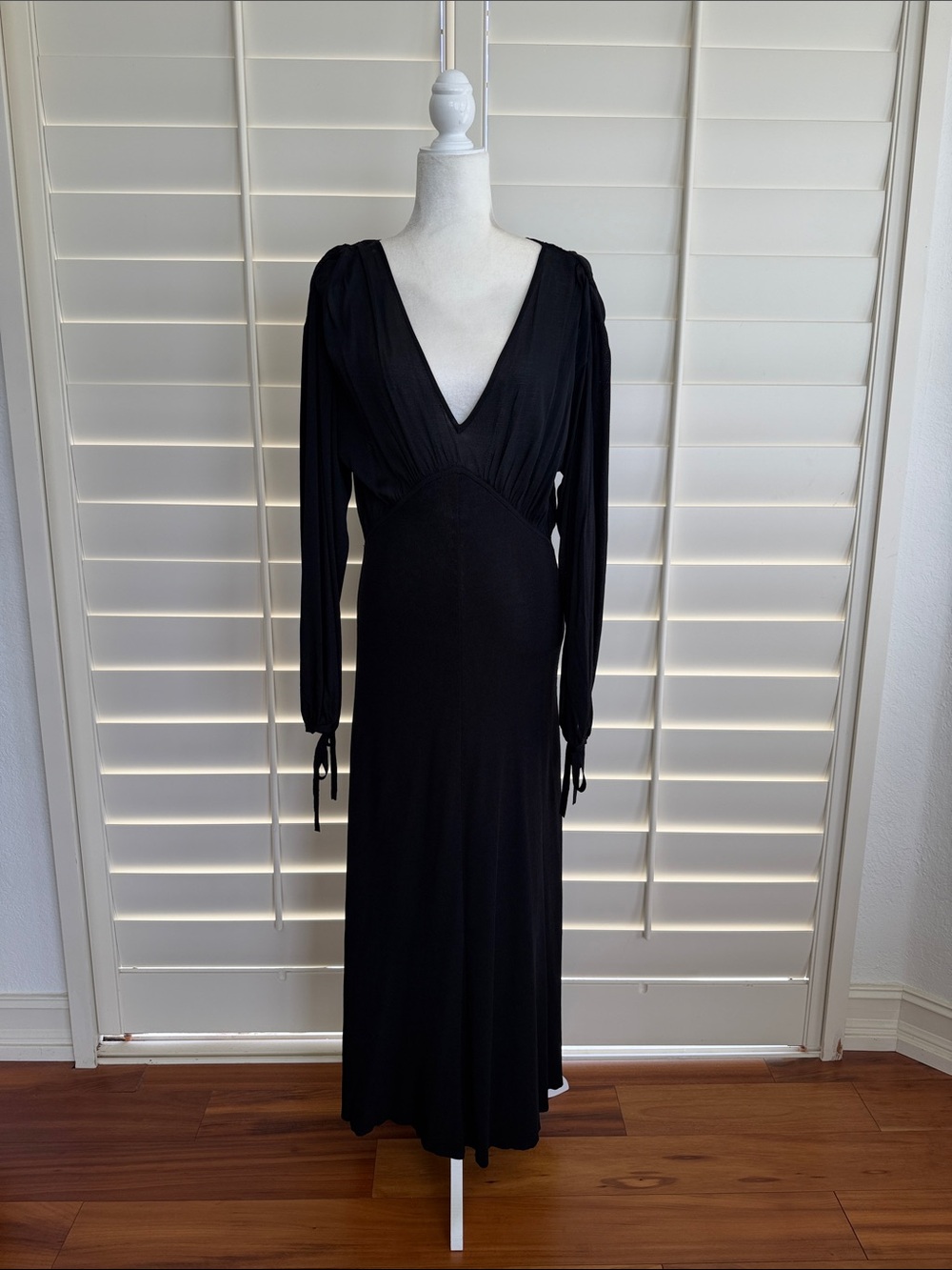ZARA Black V-Neck Long Sleeve Maxi Dress S